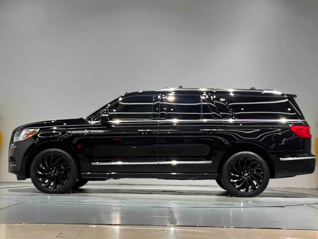 Lincoln Navigator 2021 — фото 18