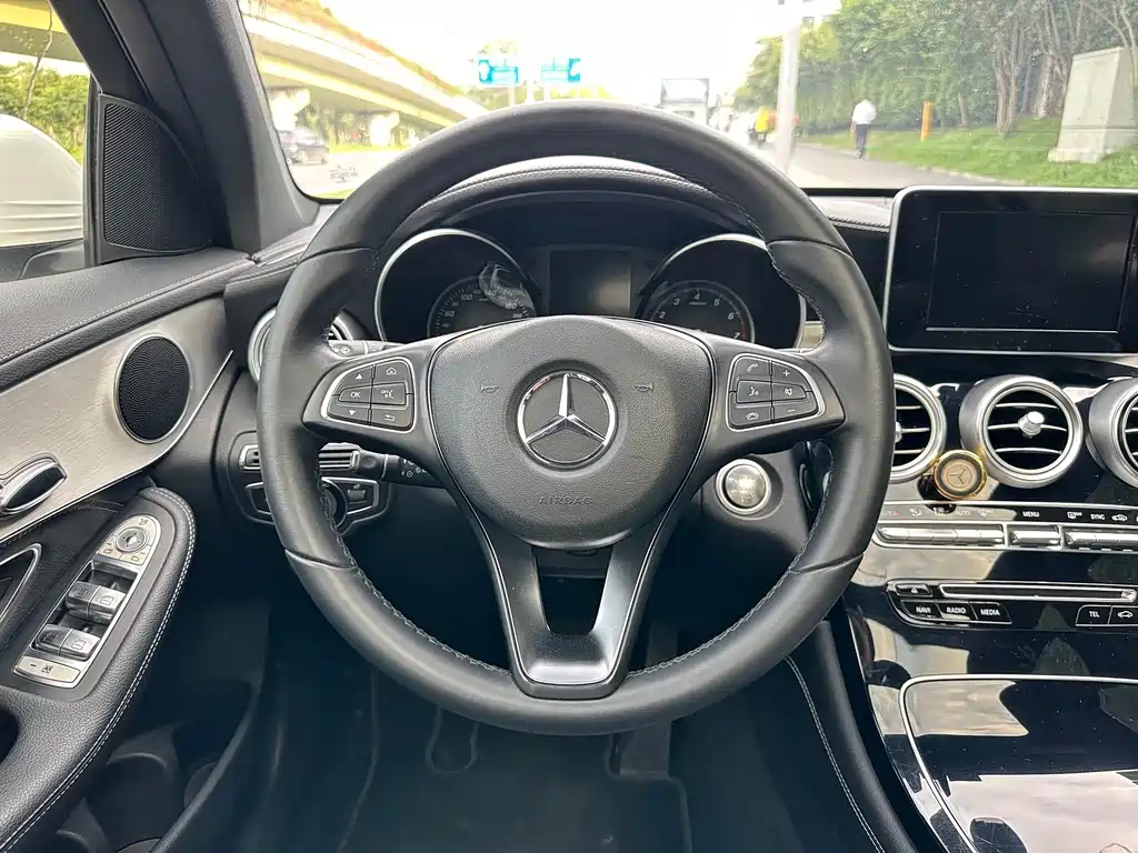 Mercedes-Benz GLC 2016 — фото 15