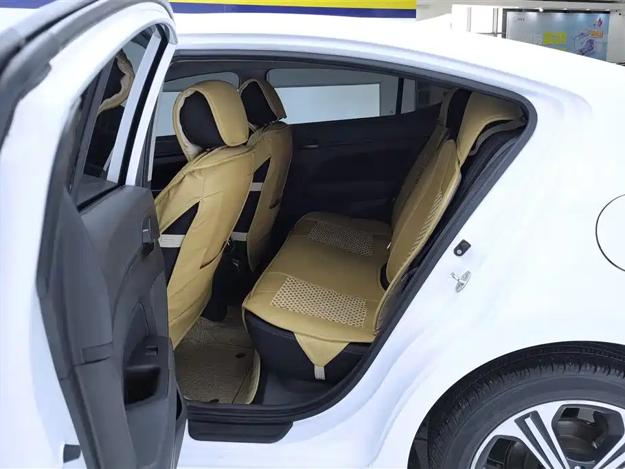 Hyundai Elantra 2019 — фото 11
