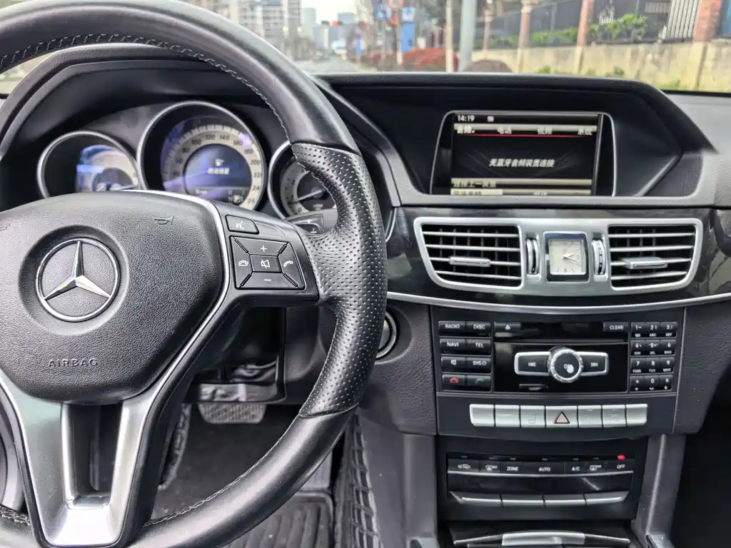 Mercedes-Benz E-Class 2015 — фото 10