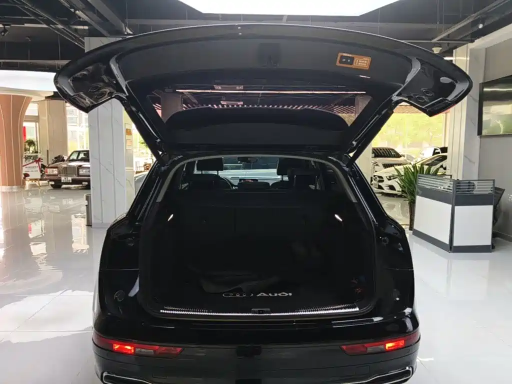 Audi Q5L 2020 — фото 19
