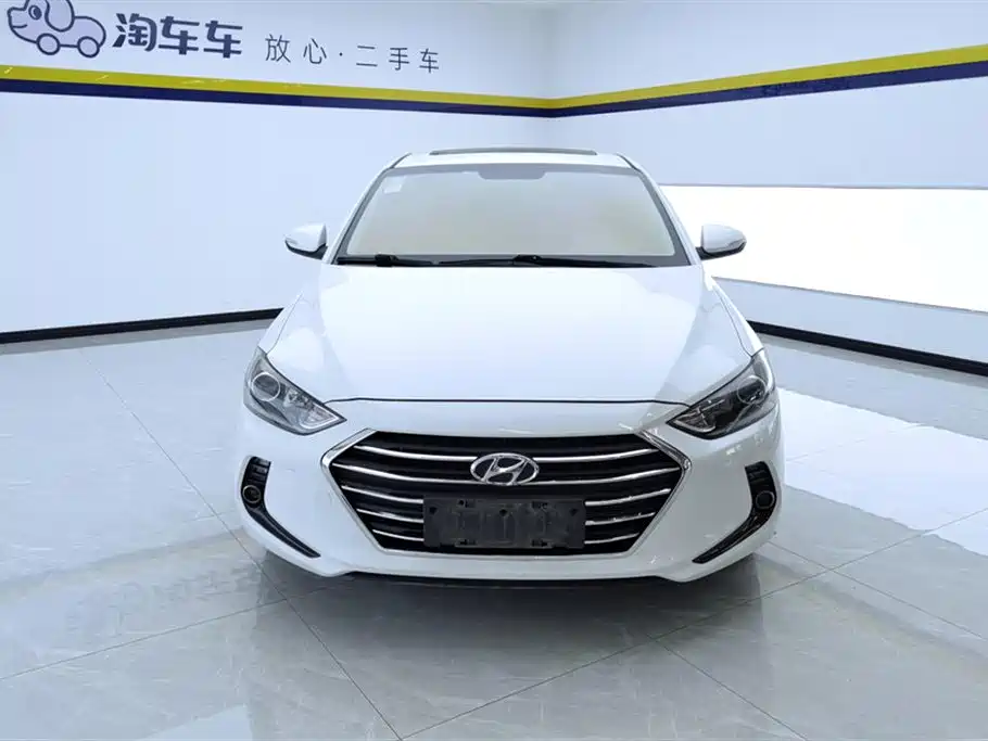 Hyundai Elantra 2019 — фото 2