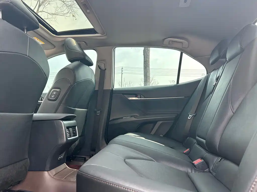 Toyota Camry 2023 — фото 15