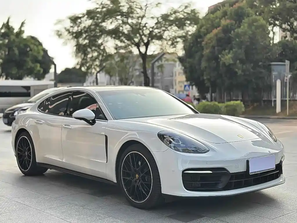 Porsche Panamera 2021