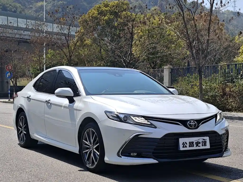 Toyota Camry 2022 — фото 7