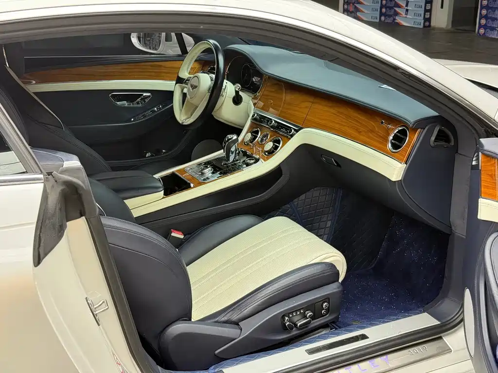 Bentley Continental 2020 — фото 12