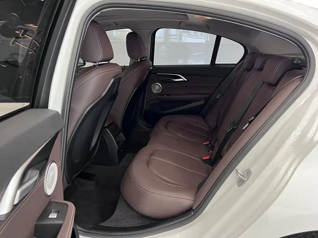 BMW 1 Series 2023 — фото 13