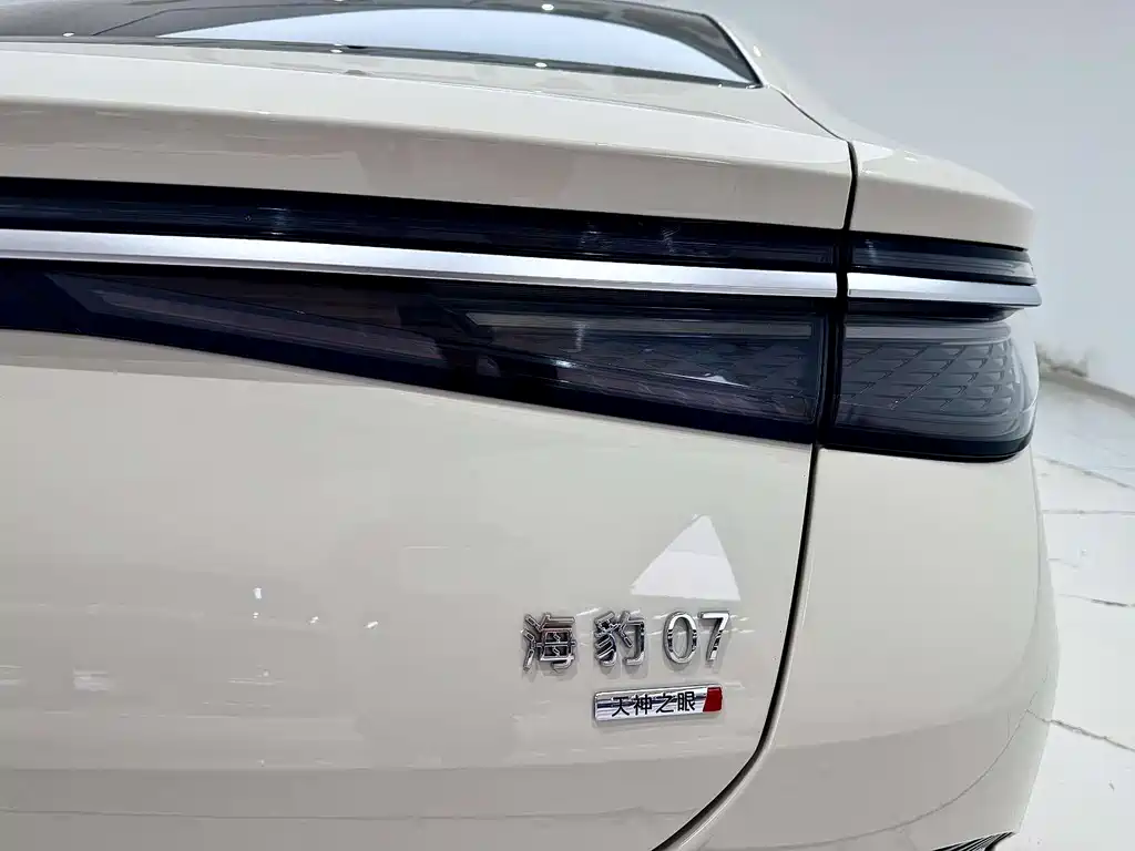 BYD Seal 07 DM-i 2026 — фото 8