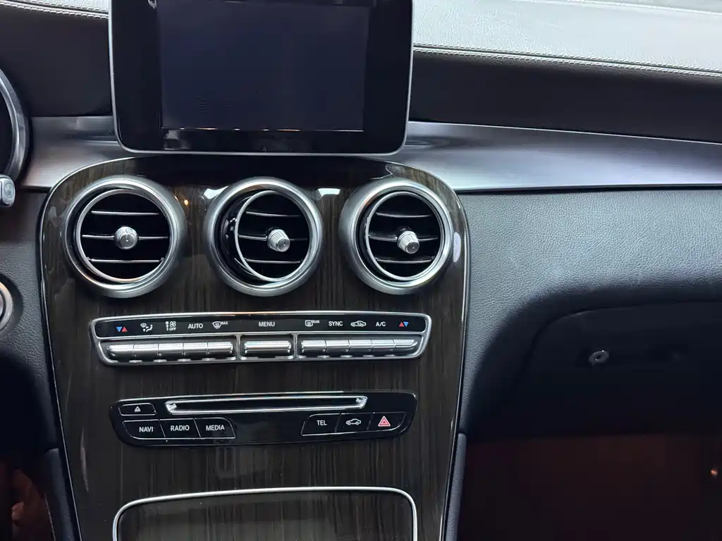 Mercedes-Benz GLC 2018 — фото 14