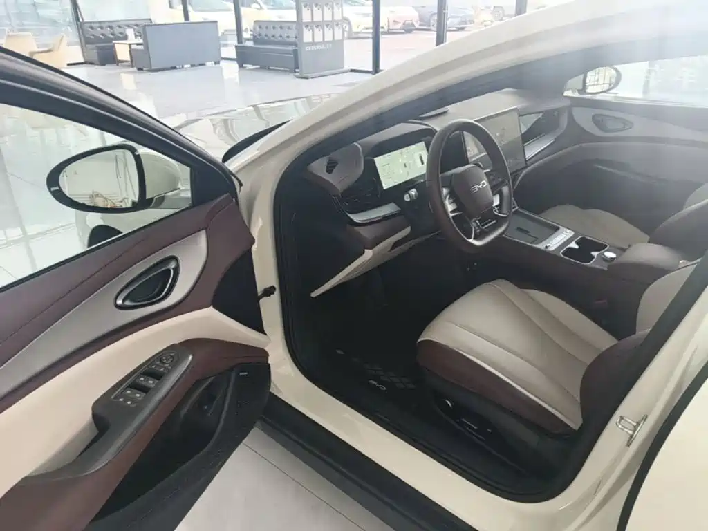 BYD Seal 07 DM-i 2025 — фото 16