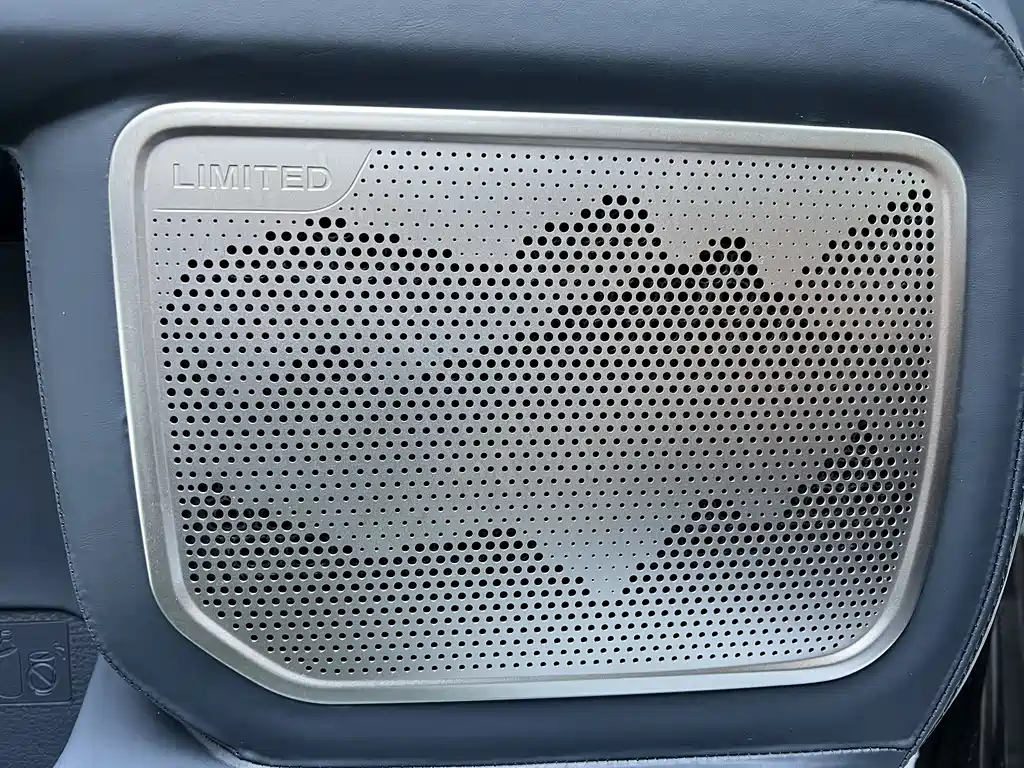 Toyota Granvia — фото 18