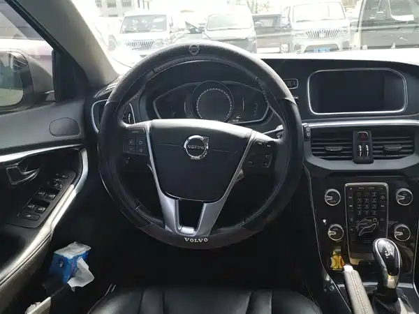 Volvo V40 2017