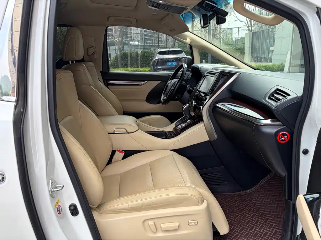 Toyota Alphard 2018 — фото 7