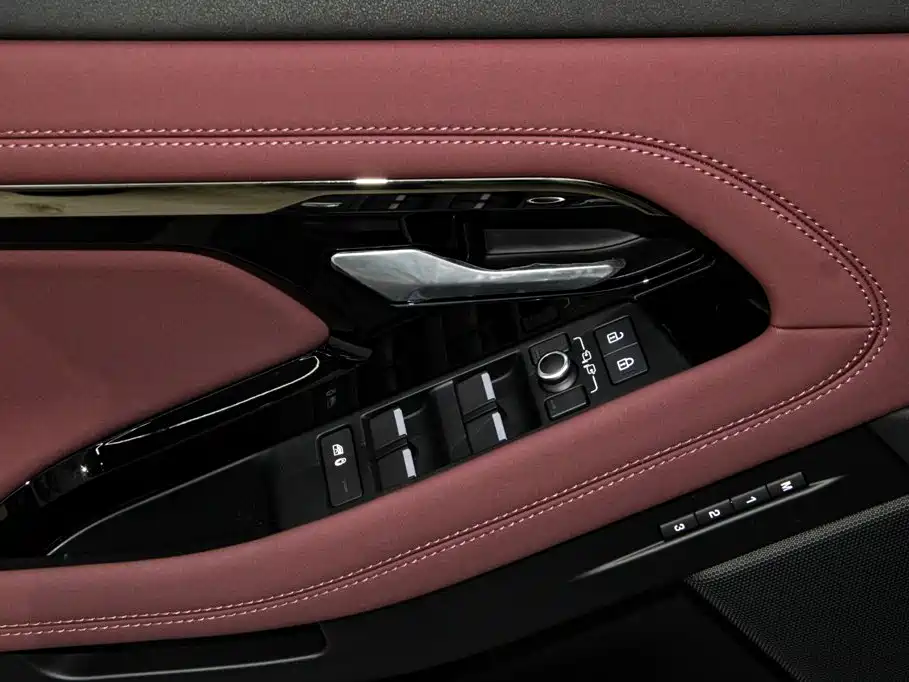 Land Rover Range Rover Evoque 2025 — фото 24