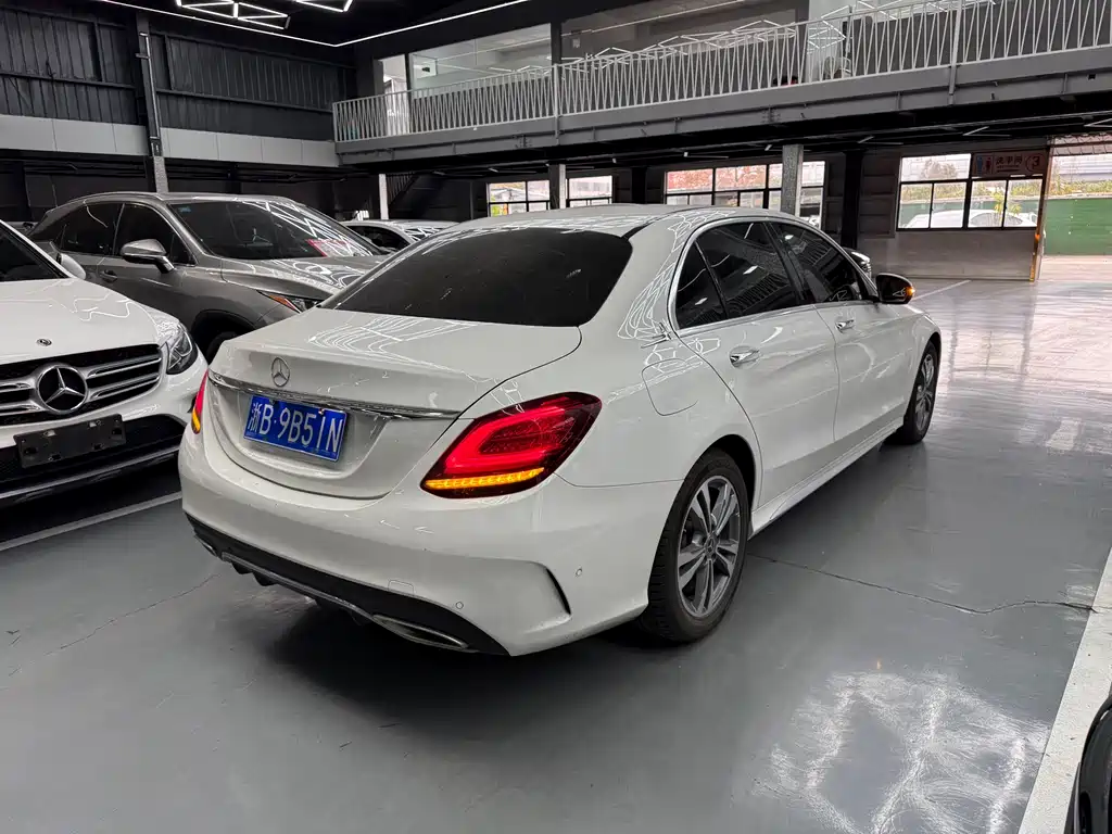 Mercedes-Benz C-Class 2019 — фото 15
