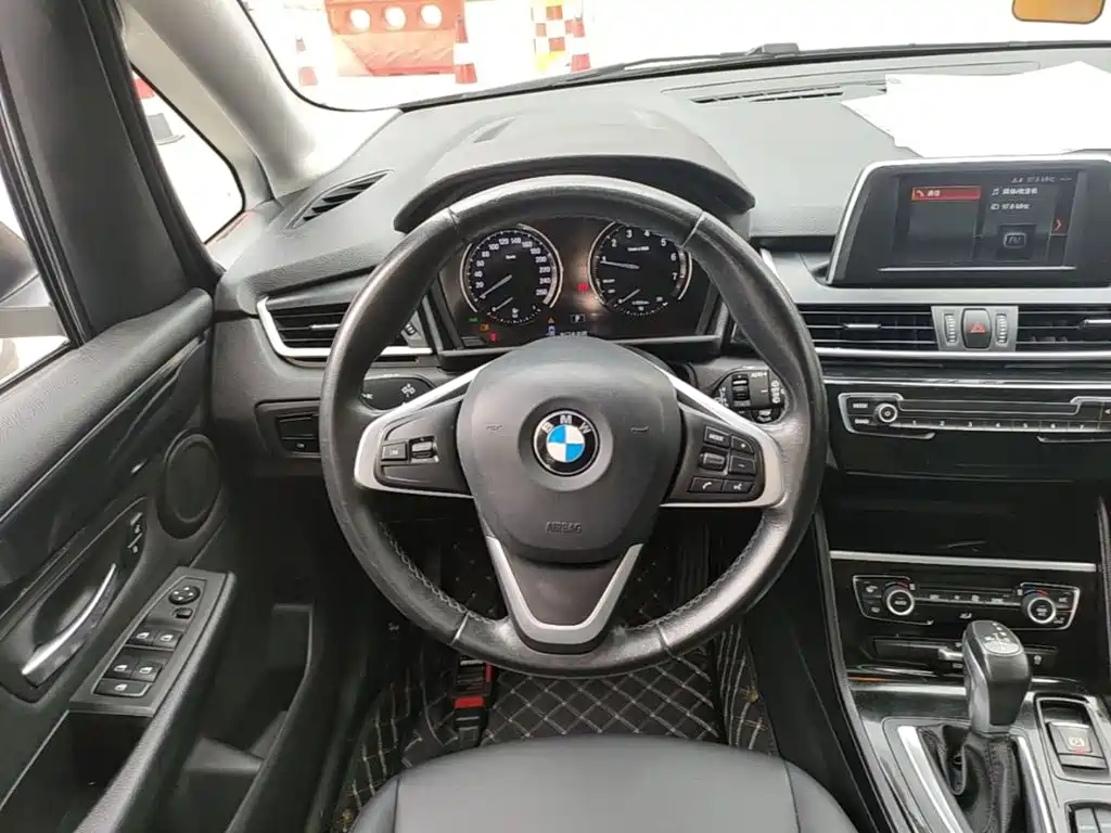 BMW 2 Series Station Wagon 2019 — фото 11