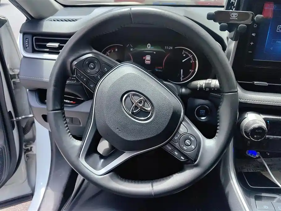 Toyota RAV4 2021 — фото 15