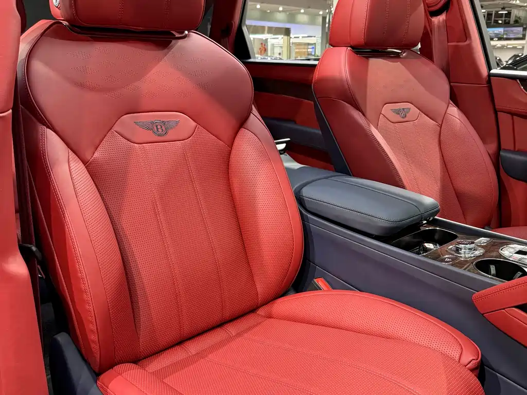Bentley Bentayga 2023 — фото 10