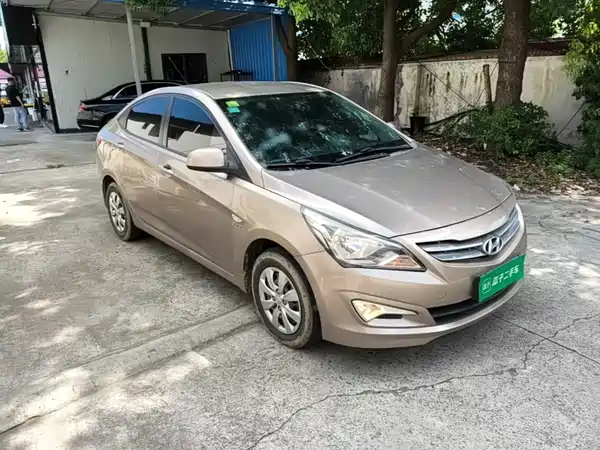 Hyundai Accent 2015