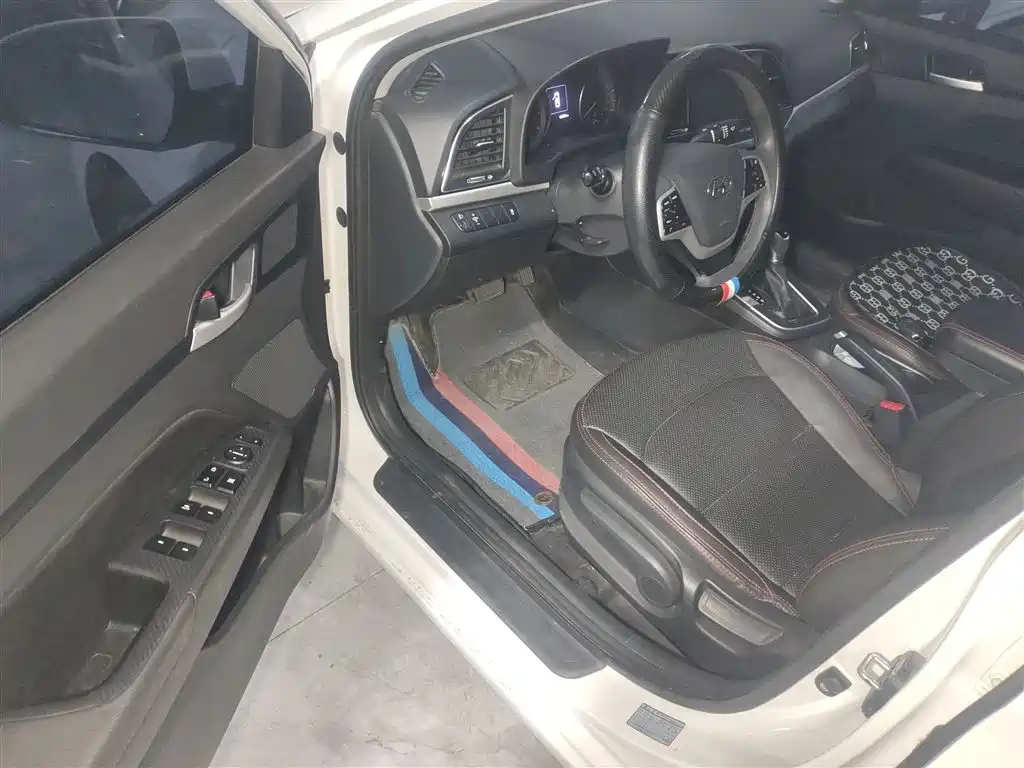 Hyundai Elantra 2018 — фото 16
