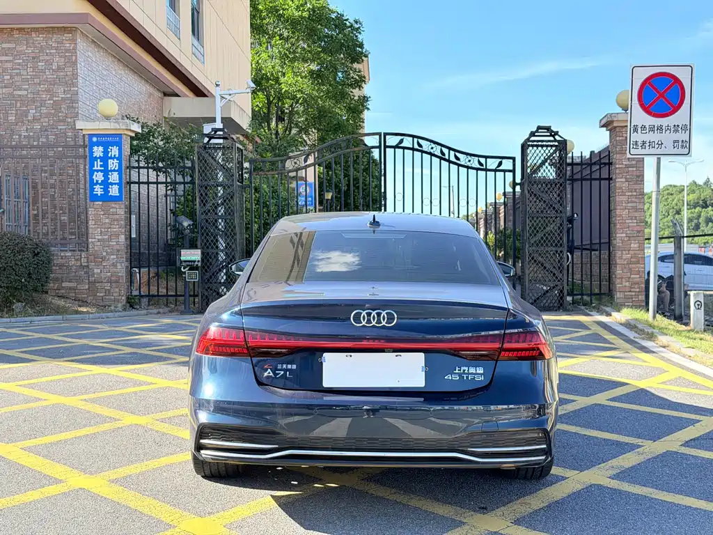 Audi A7L 2023 — фото 8