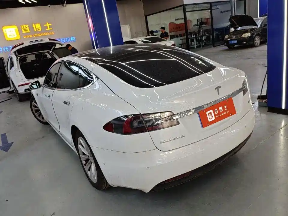 Tesla Model S 2016