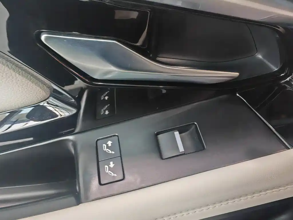 Land Rover Evoque 2022 — фото 19