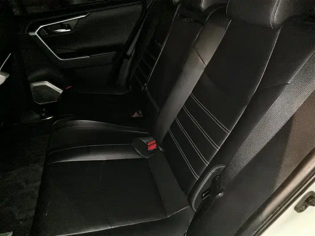Toyota RAV4 2020 — фото 15