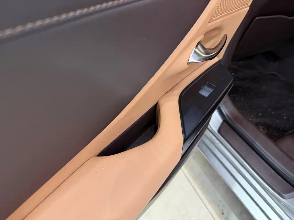 Lexus ES 2020 — фото 16