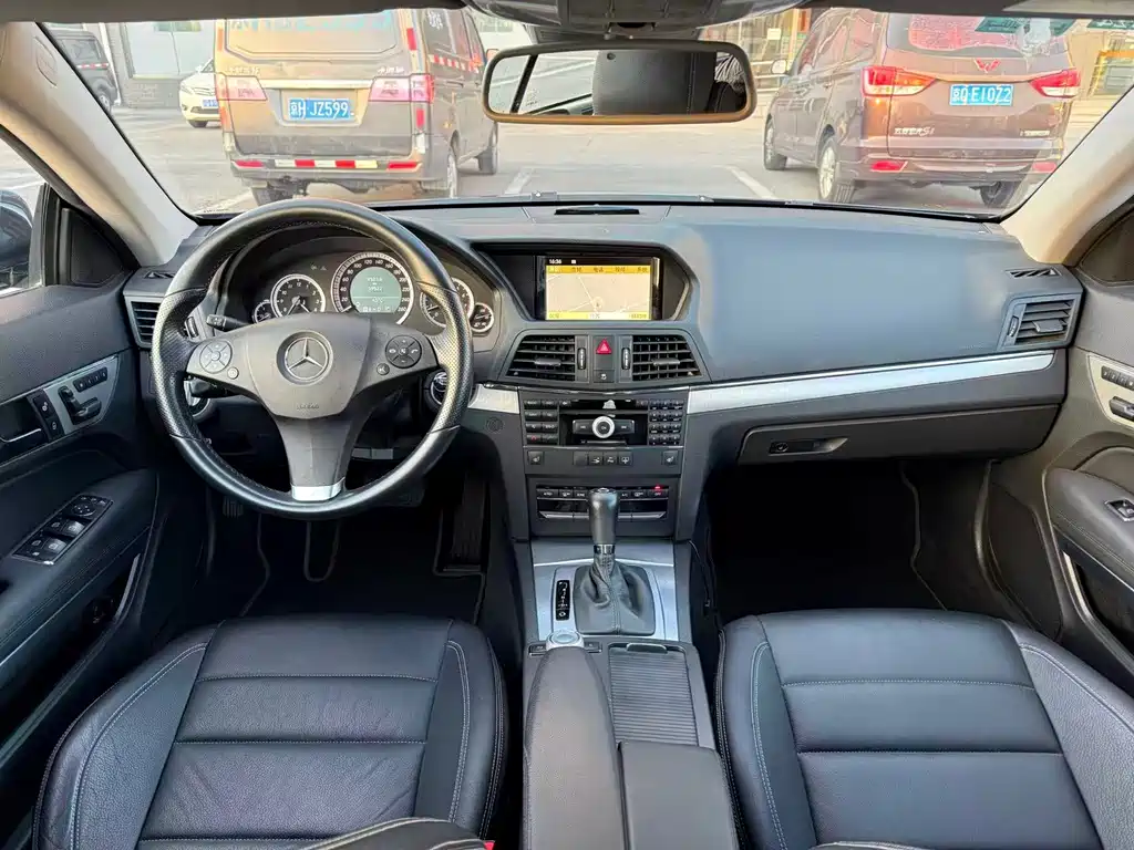Mercedes-Benz E-Class 2010 — фото 24