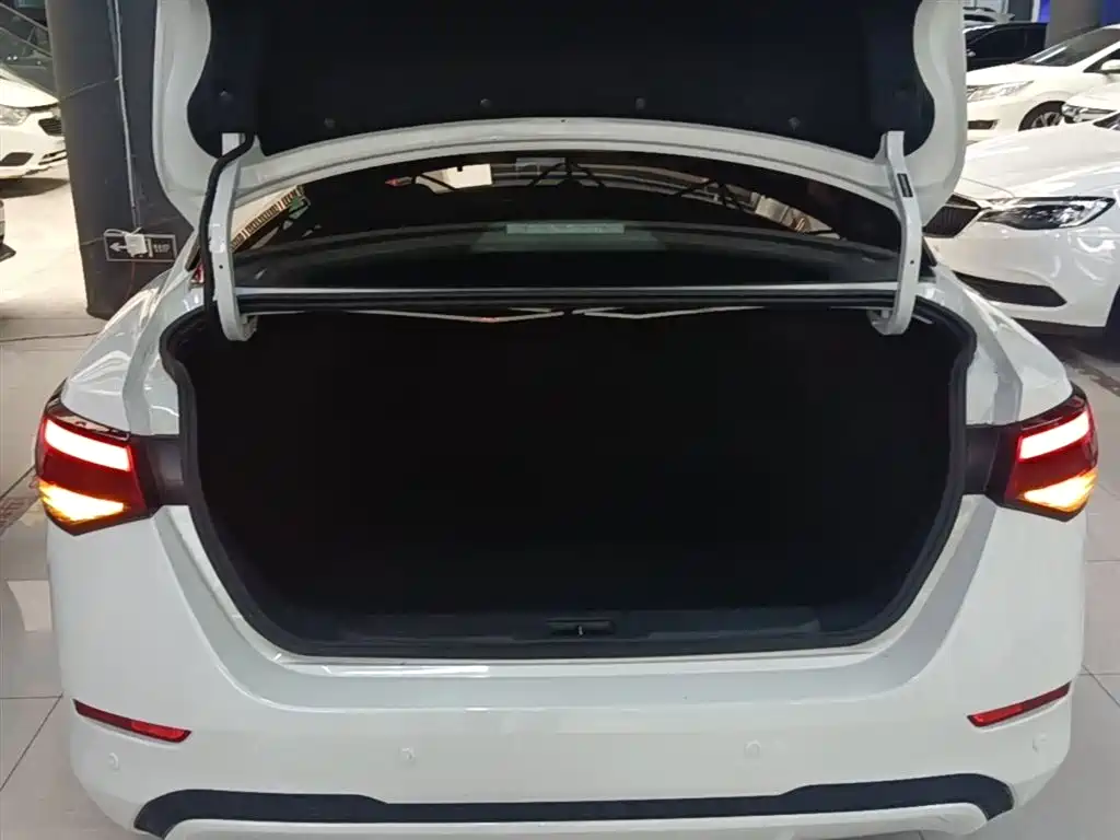 Nissan Sylphy 2021 — фото 19