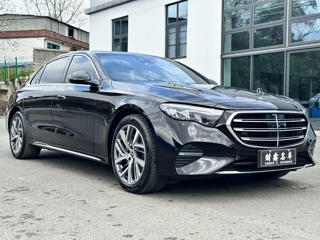 Mercedes-Benz E-Class 2025 — фото 3