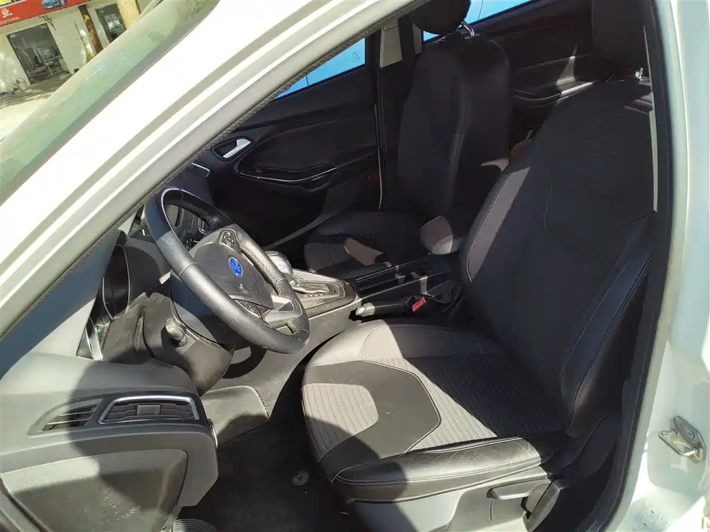 Ford Focus 2015 — фото 15
