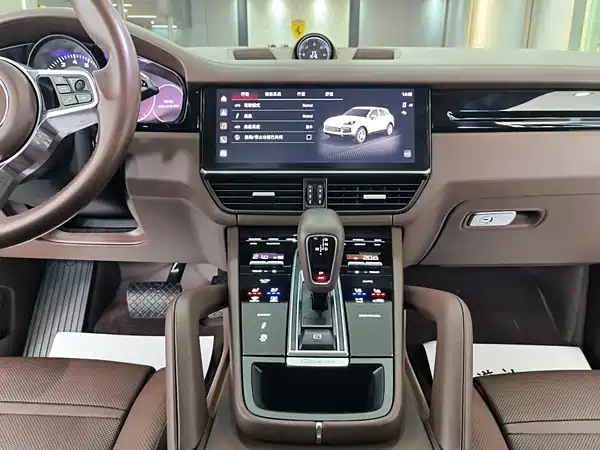 Porsche Cayenne 2022