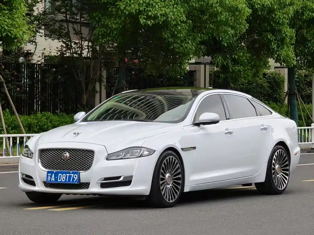 Jaguar XJ 2016 — фото 1