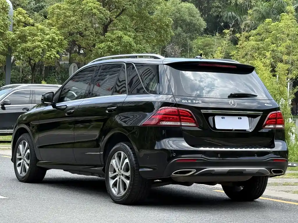 Mercedes-Benz GLE 2017 — фото 15