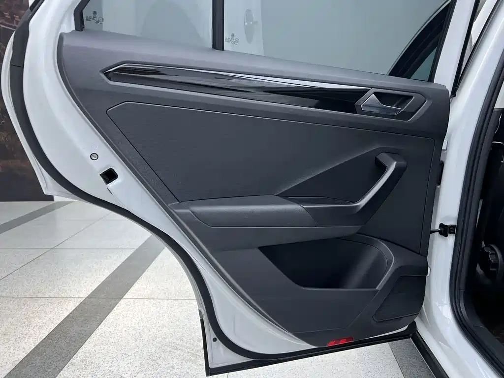 Volkswagen T-Roc 2022 — фото 16