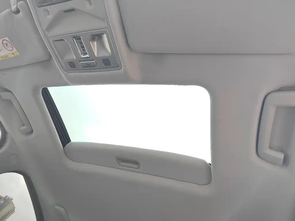 Jaguar XF 2015 — фото 18
