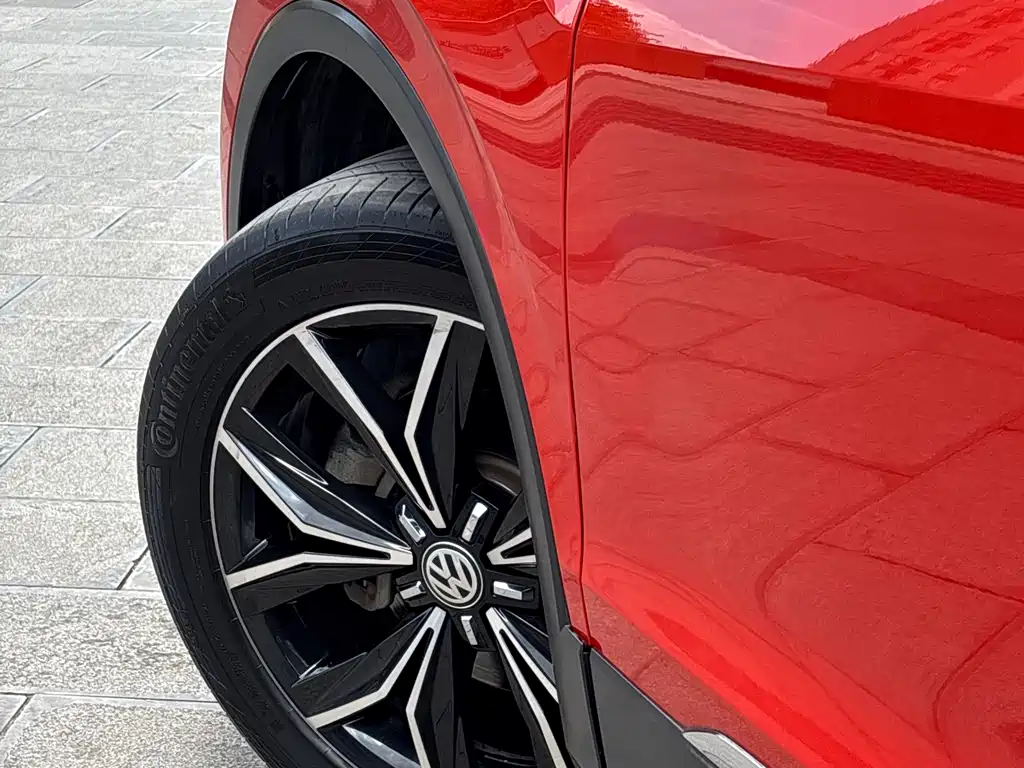 Volkswagen Tiguan L 2017 — фото 11