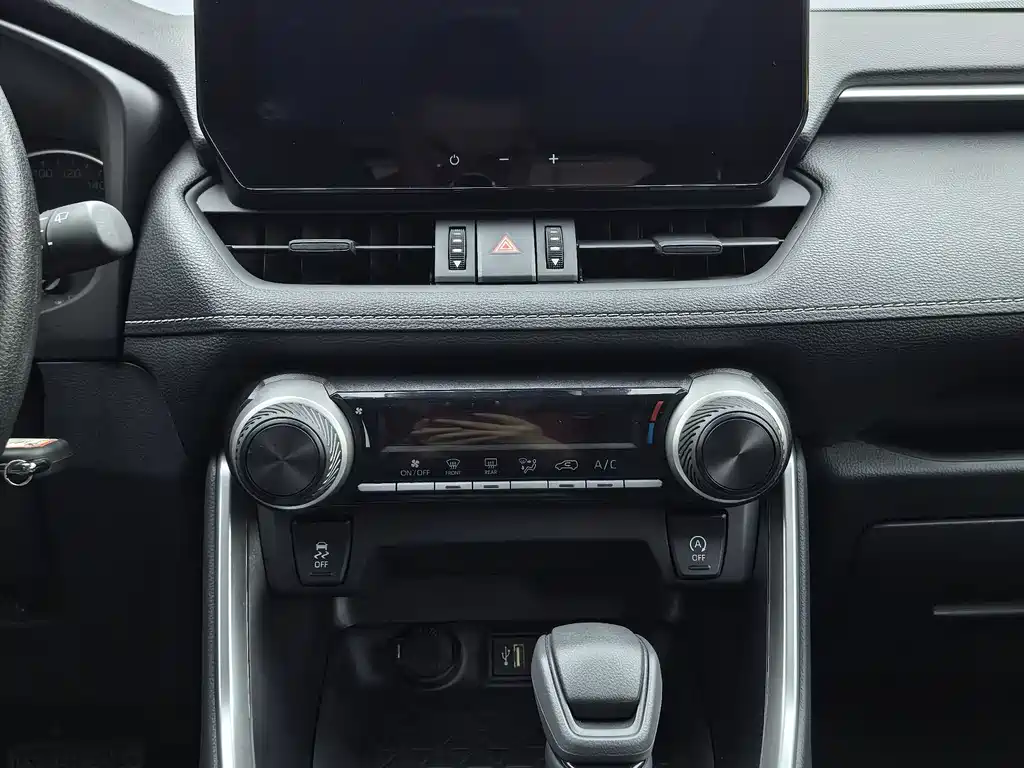 Toyota RAV4 2025 — фото 16