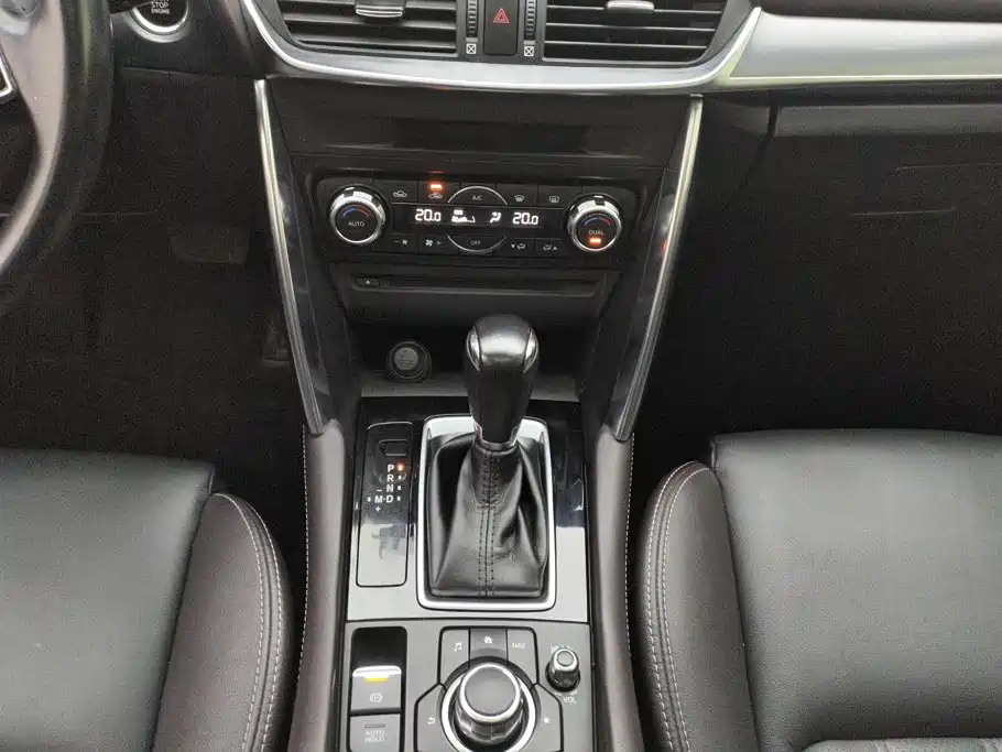 Mazda CX-4 2018 — фото 16