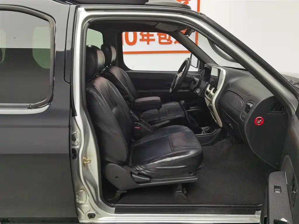 Nissan Paladin 2012 — фото 23
