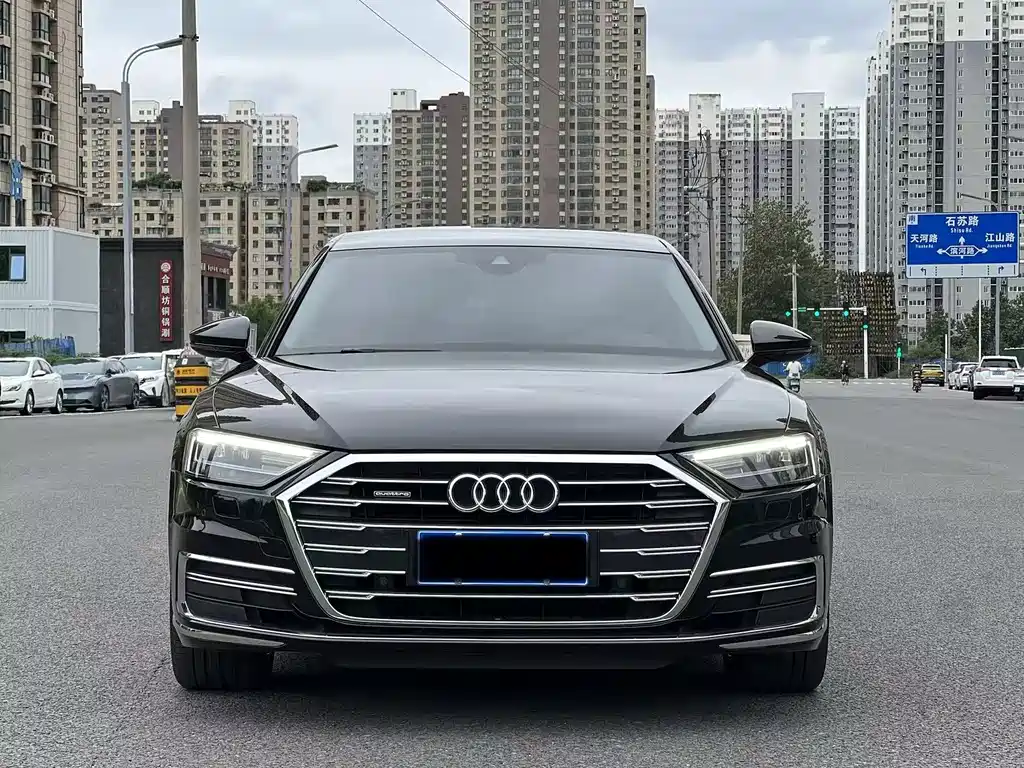 Audi A8 2021 — фото 26