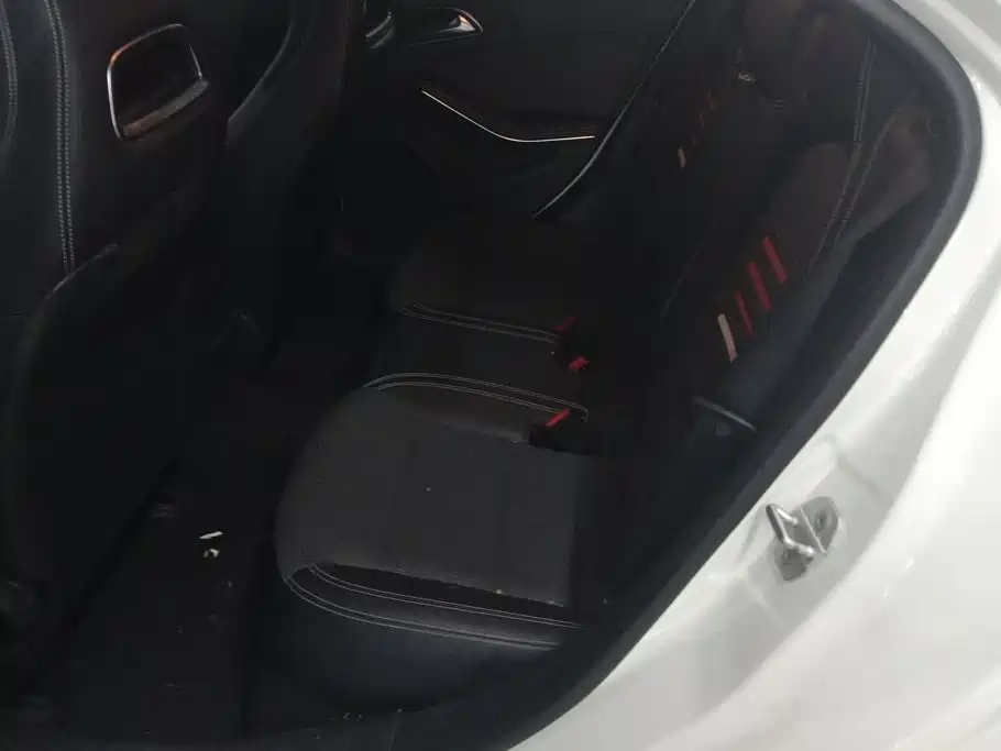 Mercedes-Benz A-Class 2017 — фото 11