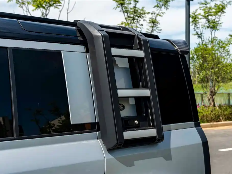 Land Rover Defender 2021 — фото 21