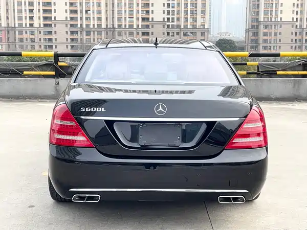 Mercedes-Benz S-Class 2012