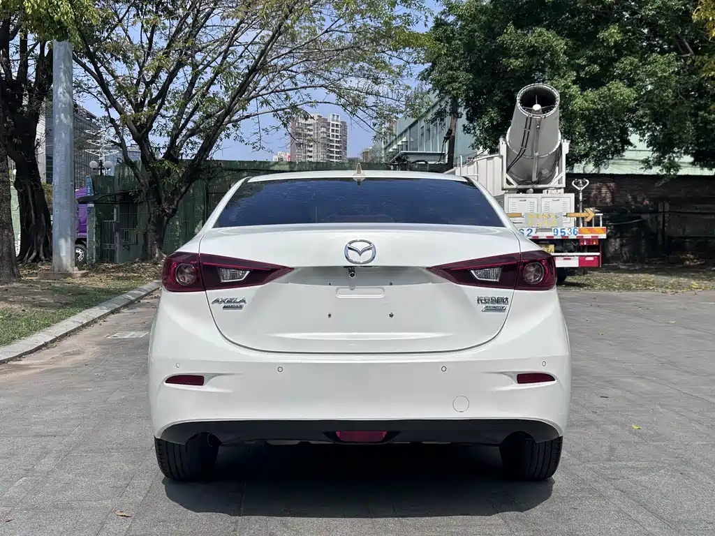 Mazda 3 Axela 2019 — фото 10