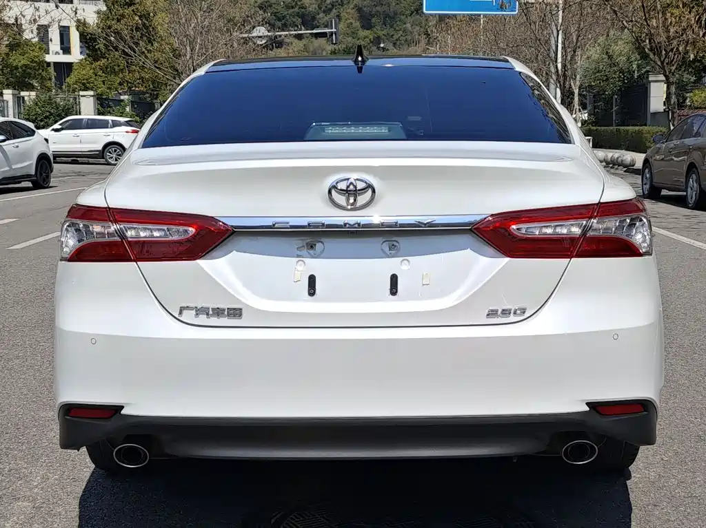 Toyota Camry 2022 — фото 4