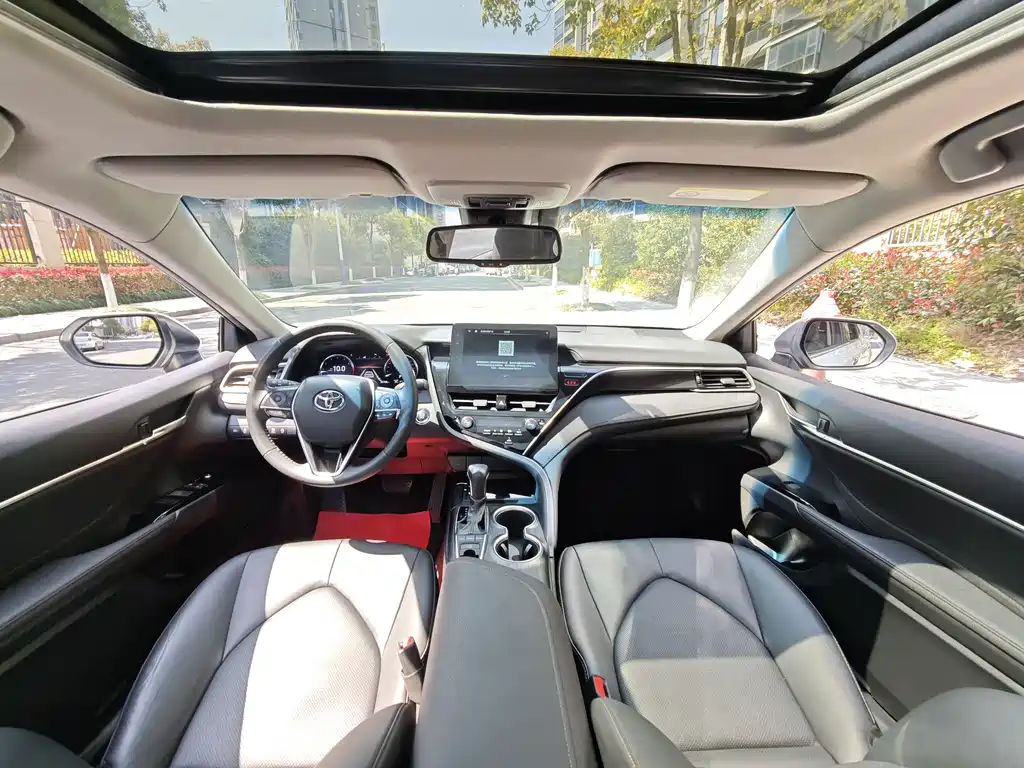 Toyota Camry 2022 — фото 12