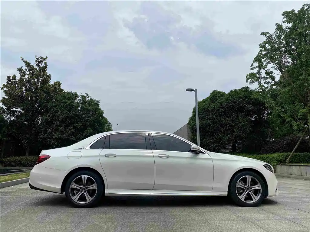 Mercedes-Benz E-Class 2018 — фото 13